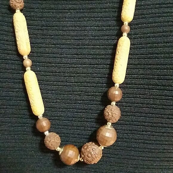 Vintage Brown & Tan Floral Patterned Necklace - Picture 2 of 3